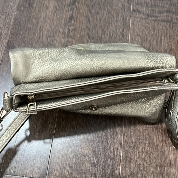 Womens bronze gold adjustable strap handbag with flap closure. - Picture 9 of 12